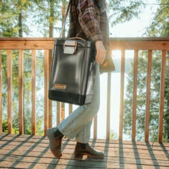 Coleman 1900 Collection 11-Quart Steel-Belted Cooler 12 Coleman 1900 Collection 11-Quart Steel-Belted Cooler -Campingworld Shop 756035 3